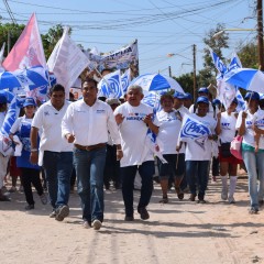 OFRECE ARTURO DE LA ROSA GOBIERO PARA LA GENTE.