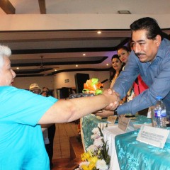 HOMENAJE Y ENTREGA DE ESTÍMULOS ECONÓMICOS A TRABAJADORES DE APOYO Y ASISTENCIA A LA EDUCACIÓN.