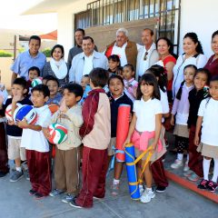 ENTREGA GOBIERNO MUNICIPAL MATERIAL DEPORTIVO Y SE COMPROMETE CON ALUMNOS DE ESCUELA PRIMARIA DE SJC