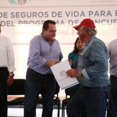 EL GOBERNADOR HIZO ENTREGA DE APOYOS A PESCADORES Y FAMILIAS EN CONDICIÓN VULNERABLE