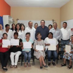 ENTREGA GOBERNADOR CERTIFICADOS DE PRIMARIA SECUNDARIA