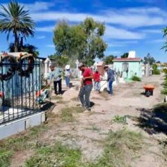 REALIZAN TRABAJOS DE LIMPIEZA GENERAL, REHABILITACIÓN, Y ALUMBRADO AEN PANTEONES DE COMONDÚ