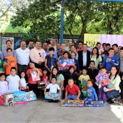 SNTE ENTREGÓ REGALOS A ALUMNOS DEL ALBERGUE DE SAN ANTONIO