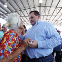 ENTREGA GOBERNADOR CARLOS MENDOZA MÁS APOYOS A GANADEROS