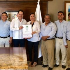 ENTREGA SETUES DISTINTIVOS EN LOS CABOS