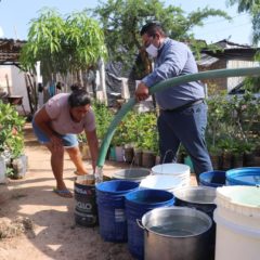 Familias de la colonia Valle del Cabo en CSL recibieron 10 mil litros de agua potable gratuita