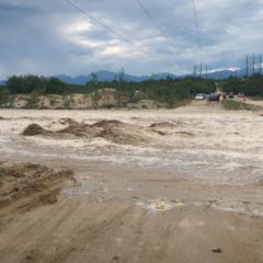 Se exhorta la ciudadanía a tomar precauciones por la continua creciente del arroyo de Santa Cruz