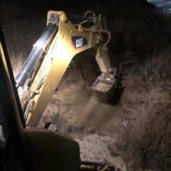 Con trabajo nocturno y de madrugada, repara Oomsapas Los Cabos acueducto principal en el Corredor Turístico