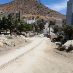 Anuncia Gobierno de Los Cabos trabajos de pavimentación sobre la calle Águila en Cabo San Lucas; se invita a tomar vías alternas