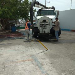 Apoya Oomsapas Los Cabos con desazolves de alcantarillas en la Marina de CSL