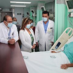 Realizan especialistas del IMSS trasplante hepático a mujer de 59 años que tenía hígado invadido por quistes