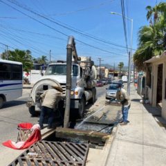 Intensifica Oomsapas Los Cabos programa de desazolve de alcantarillas, tras el paso del huracán “Olaf”