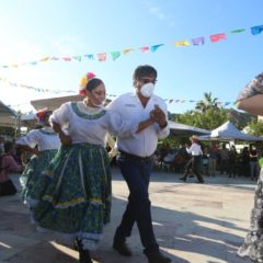 Cabo San Lucas está de fiesta; alcalde Oscar Leggs Castro devela estatua de Amelia Wilkes Ceseña