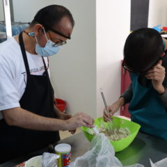 IMPARTEN TALLER DE POSTRES SALUDABLES A USUARIOS DE CASA DE DÍA