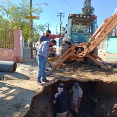 El equipo de Operación y Mantenimiento del Oomsapas Los Cabos continúa reparando fugas de agua potable en todo el municipio