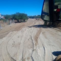 Continúa rehabilitación de los caminos en El Carriza