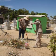 Realiza Servicios Públicos intensa jornada de limpieza en panteones de Los Cabos