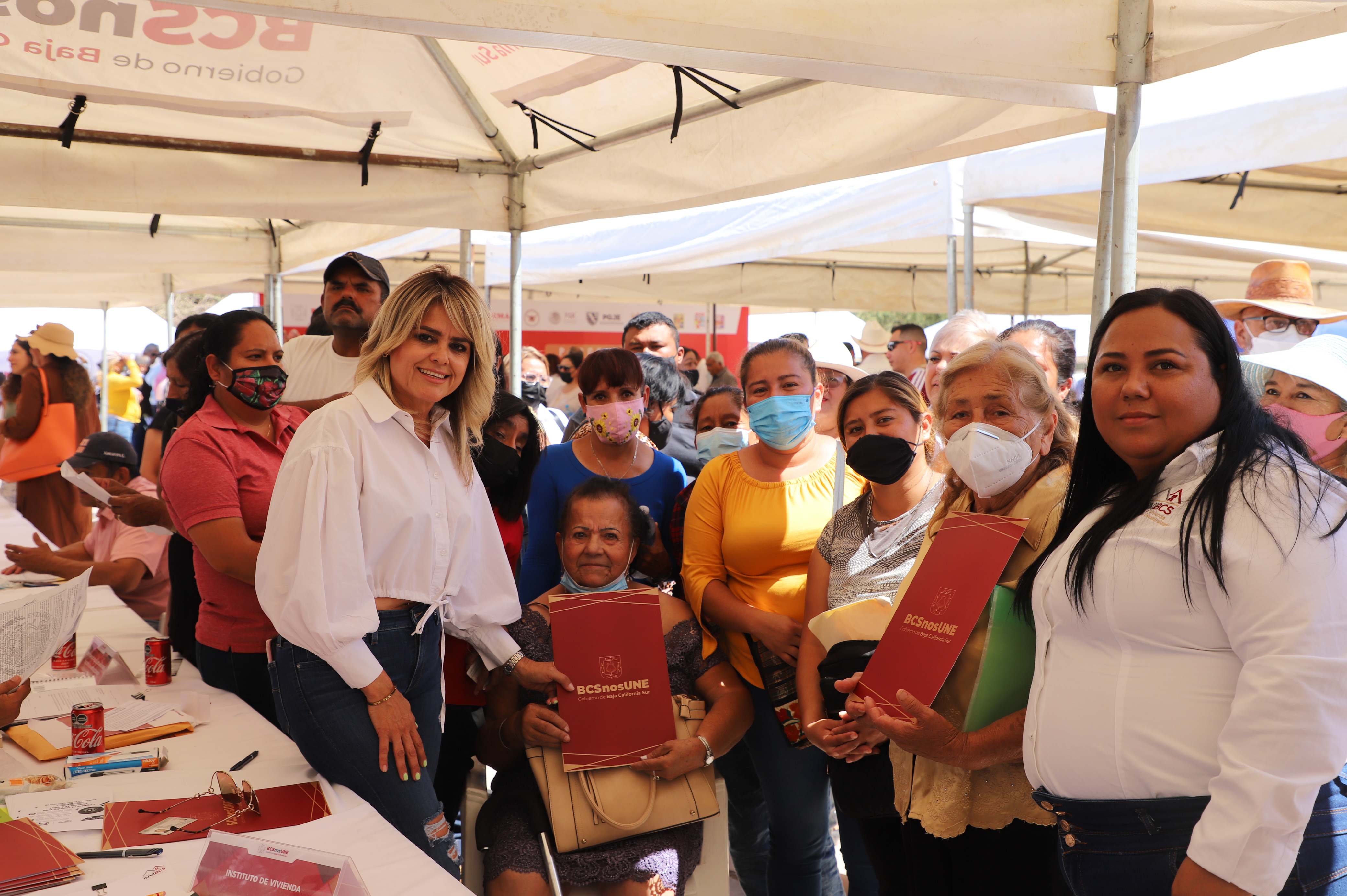 Entrega INVI títulos de propiedad a familias de Loreto