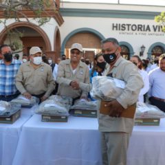 Con la entrega de uniformes al personal Operativo y Administrativo del Oomsapas Los Cabos, el alcalde Oscar Leggs Castro reconoce al equipo de trabajo