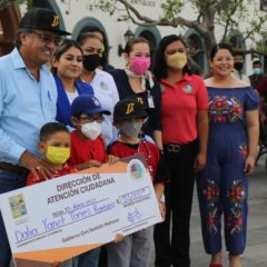 XIV Ayuntamiento de Los Cabos entrega apoyos a jóvenes estudiantes y deportistas; erogaron $180 mil pesos en equipo de cómputo y ayuda económica