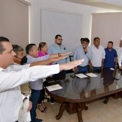 Con la encomienda de resolver las necesidades de la ciudadanía, el alcalde Oscar Leggs Castro realizó enroques de personal y entregó nuevos nombramientos en CSL