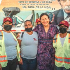 Alcaldesa da la bienvenida a las mujeres choferes que se integran al servicio de recolección de basura