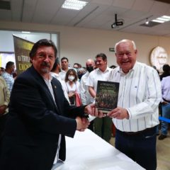 PRESENTA LIBRO EN LA PAZ, LÍDER MINERO NAPOLEÓN GÓMEZ URRUTIA