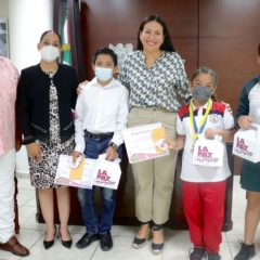 Premia Alcaldesa a ganadores del Concurso Emprende Kids