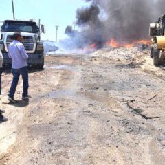 Dependencias municipales y cuerpos de emergencia logran sofocar voraz incendio en recicladora de CSL