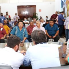 Autoridades de Los Cabos y gremios de taxistas establecen compromisos respecto a las áreas de estacionamiento y zonas exclusivas