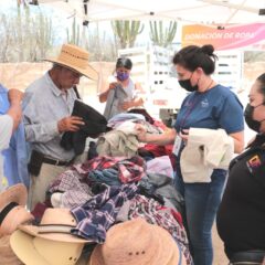 Entrega DIF La Paz 213 apoyos a los habitantes de Los Planes