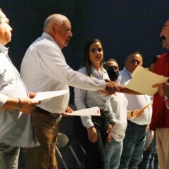 GOBIERNO DE BCS ENTREGA 175 CONCESIONES A TAXISTAS DE LOS CABOS