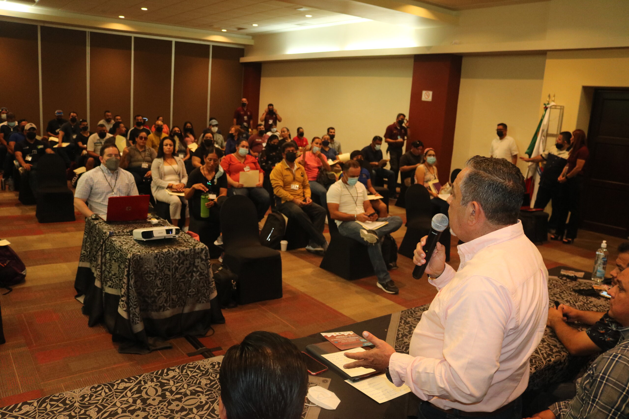 CAPACITAN A DOCENTES DE EDUCACIÓN FÍSICA EN ESTRATEGIAS DE NUEVA ESCUELA MEXICANA