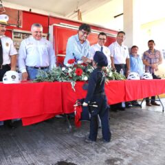 “No los vamos a dejar solos y seguiremos trabajando junto a los Bomberos”: alcalde Oscar Leggs Castro