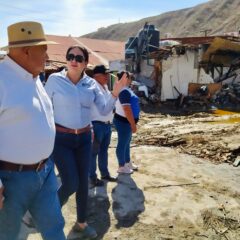 “NO ESTÁN SOLOS”: RECORRE GOBERNADOR ZONA AFECTADA POR INCENDIO EN SANTA ROSALÍA