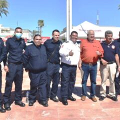 Reciben Bomberos camioneta por parte del Gobierno del Estado