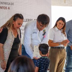 El XIV Ayuntamiento otorga 328 constancias y reconocimientos a beneficiarios del Centro de Desarrollo Comunitario en CSL; anuncian apertura de nuevos centros