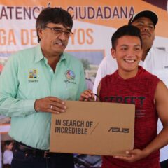 XIV Ayuntamiento de Los Cabos entrega equipos de cómputo a jóvenes estudiantes; refrenda Gobierno con sentido humano su compromiso con la educación