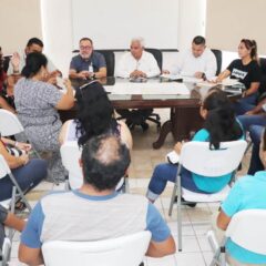 Autoridades municipales se reúnen con habitantes de las colonias Gardenias y Bugambilias para analizar el tema de tenencia de la tierra  