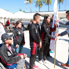 ABANDERAN A ATLETAS PARALIMPICOS