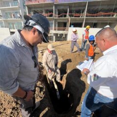 Equipo del Oomsapas Los Cabos repara fuga tras manipulación de válvula por personas externas en la zona de El Tezal