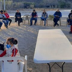 Atienden servidores públicos a vecinos de la colonia Lagunitas