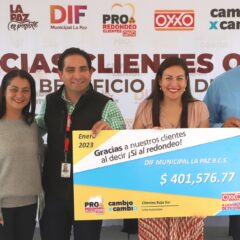 Recibe DIF Municipal La Paz redondeo de la cadena Oxxo