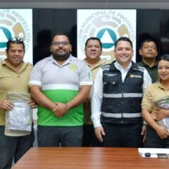 Entregan uniformes a personal de atención prehospitalaria de Protección Civil Municipal