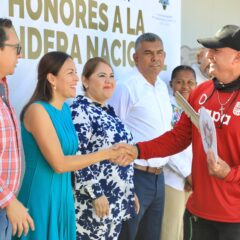 Entrega Alcaldesa 10 camionetas operativas al OOMSAPAS La Paz