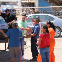  Entrega DIF La Paz apoyos del programa de alimentación escolar a niñas y niños de Los Dolores