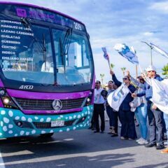 Alcaldesa da banderazo de arranque del nuevo Sistema Municipal de Transporte Urbano en La Paz