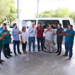 GOBERNADOR ENTREGA TRANSPORTE ESCOLAR Y ANUNCIA MEJORAS EN INFRAESTRUCTURA Y SALUD EN EL CARRIZAL