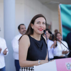 Milena Quiroga encabeza la primera ceremonia de honores a la bandera del XVIII Ayuntamiento de La Paz