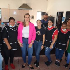 Recorre directora del DIF, Linda Montaño, los “Desayunadores Escolares” en San José del Cabo